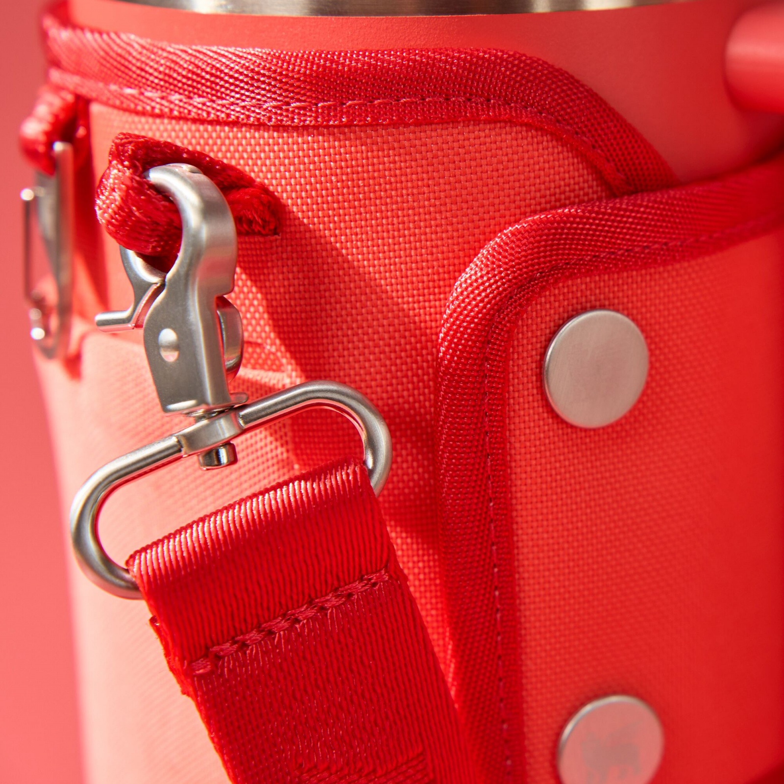 Stanley The All-Day Quencher/Cup Carry-All hot coral Obal na termosku (obrázek 8)