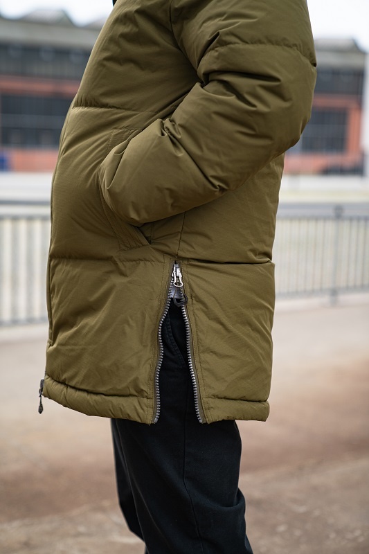 Husky Downbag M L, dk. khaki Pánský péřový kabát (obrázek 7)