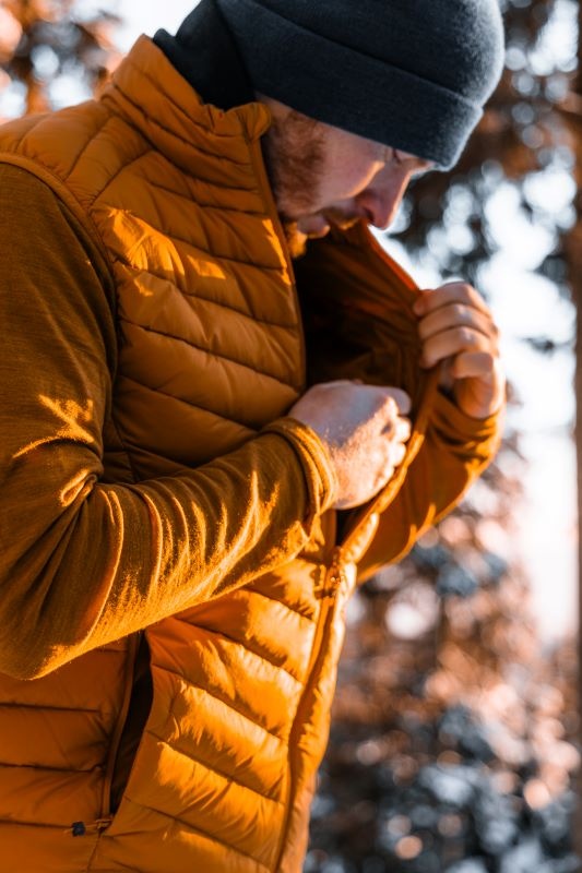 Husky Dresles M L, mustard Pánská péřová vesta (obrázek 7)