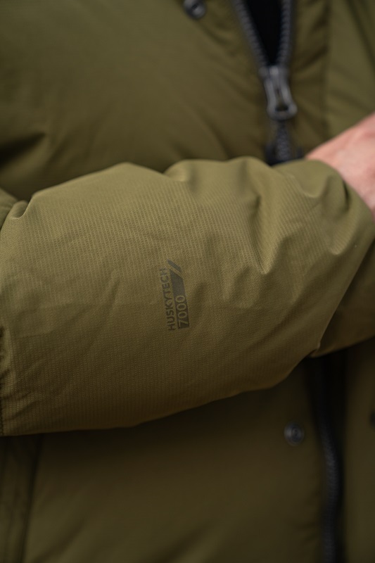 Husky Downbag M XXL, dk. khaki Pánský péřový kabát (obrázek 11)