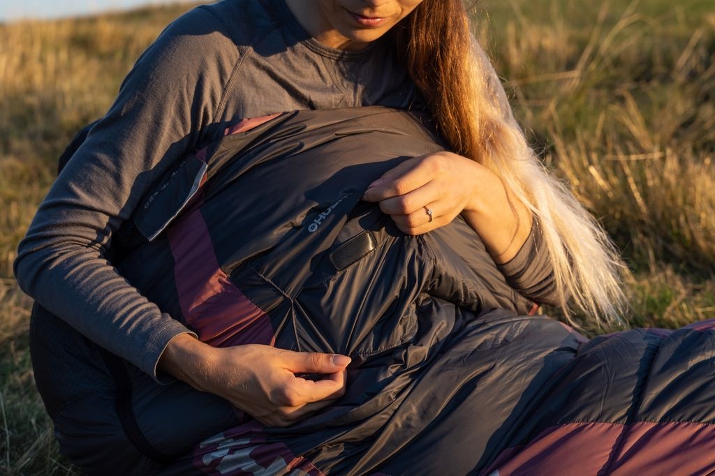 Husky Drape Ladies -20°C purple Péřový zimní dámský spacák (obrázek 8)