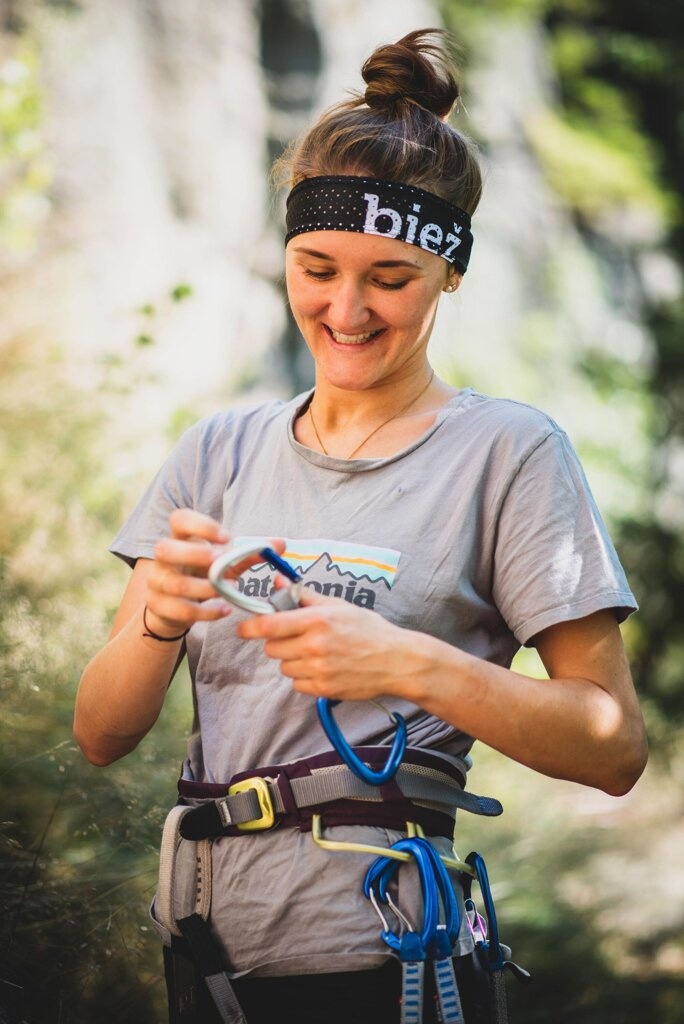 Bjež DROP 5 BJEŽ black Čelenka