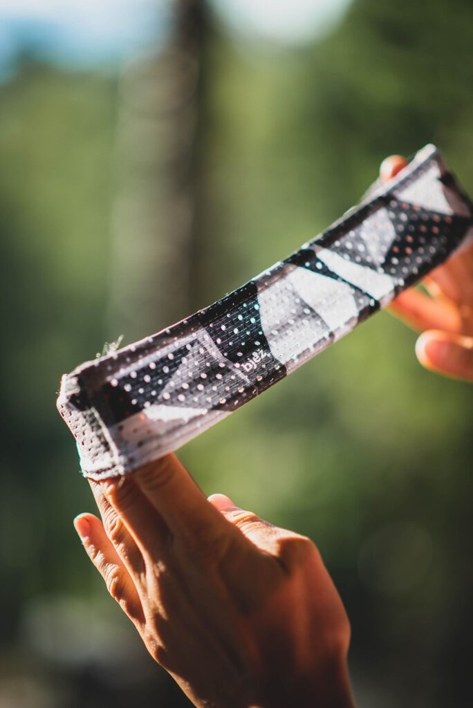 Bjež DROP 5 CRUMPLE black Čelenka