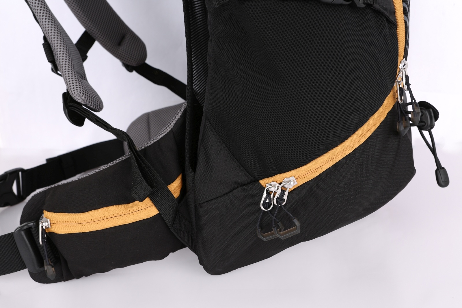 Husky Cingy 30l black Turistický batoh (obrázek 8)