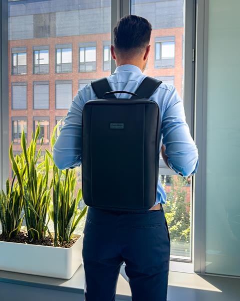 Husky Office 12l black Batoh (obrázek 9)