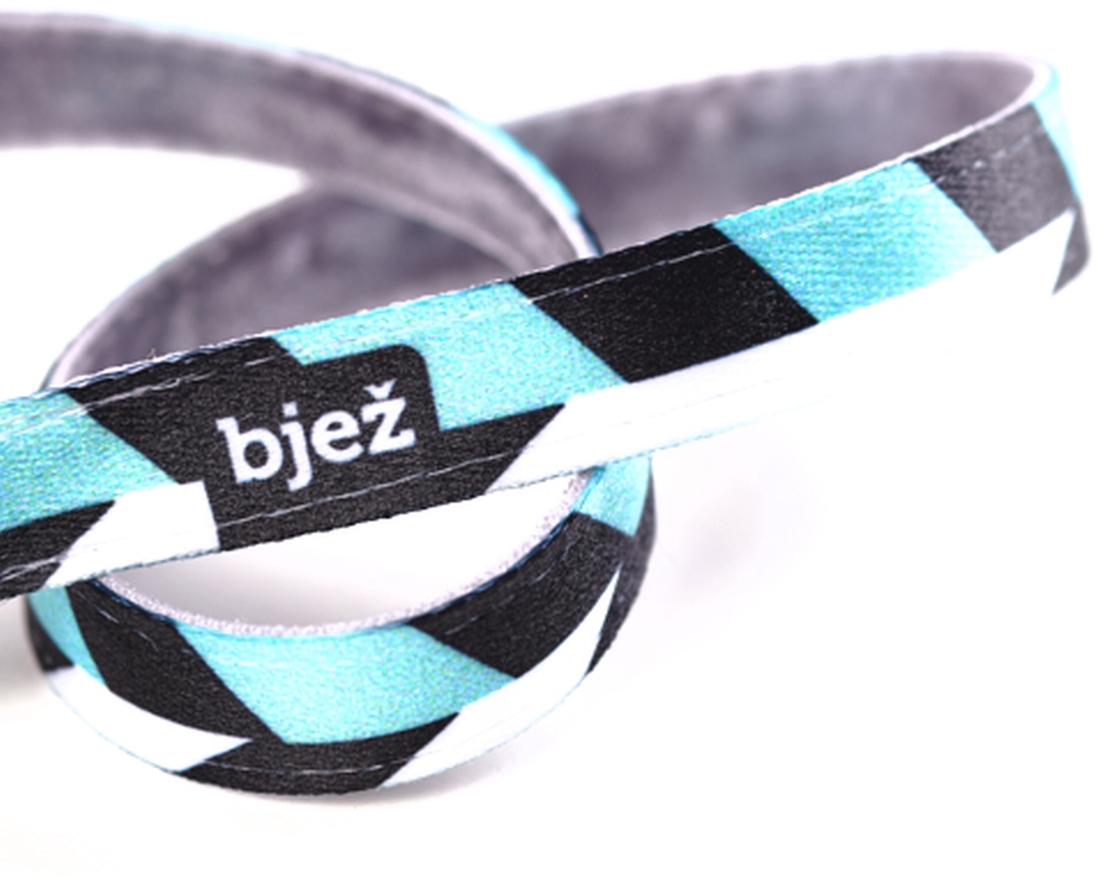 Bjež SINGLE PLAIT black Čelenka